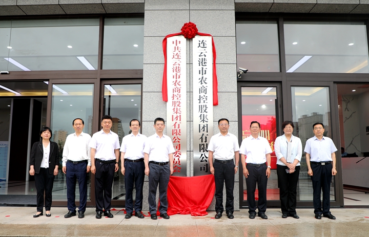 領(lǐng)導(dǎo)合影.jpg 領(lǐng)導(dǎo)合影.jpg